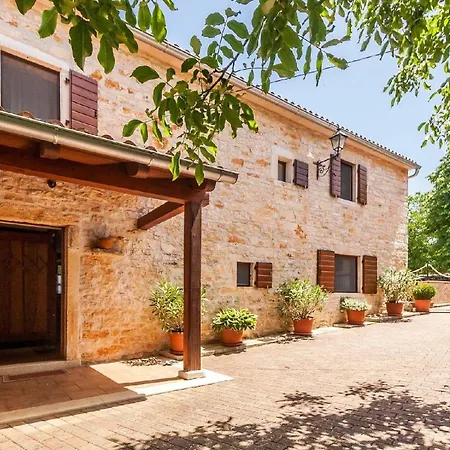Holiday home Wunderschoenes In Matijasi Mit Grosser Terrasse Zminj