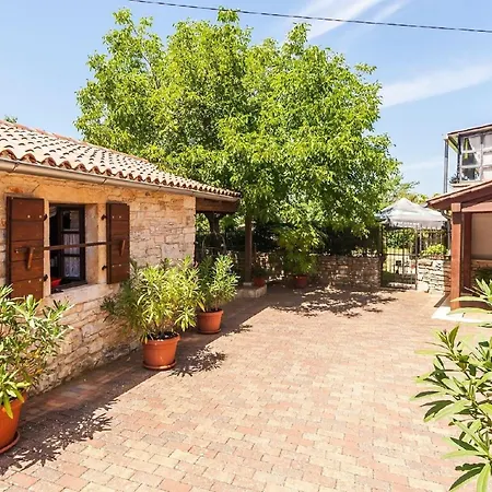 Wunderschoenes In Matijasi Mit Grosser Terrasse Zminj