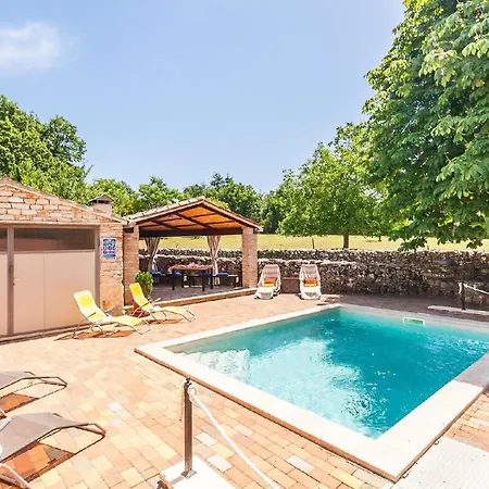 Wunderschoenes In Matijasi Mit Grosser Terrasse Holiday home Zminj
