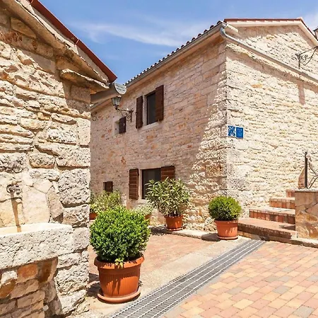 Holiday home Wunderschoenes In Matijasi Mit Grosser Terrasse Zminj