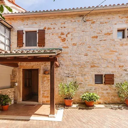 Wunderschoenes In Matijasi Mit Grosser Terrasse Holiday home Zminj